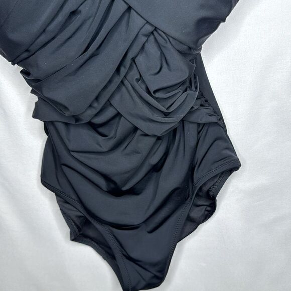 Garnett Hill Ruched Front Crossover One Piece Bathing Suit. Size 4. - Picture 5 of 12